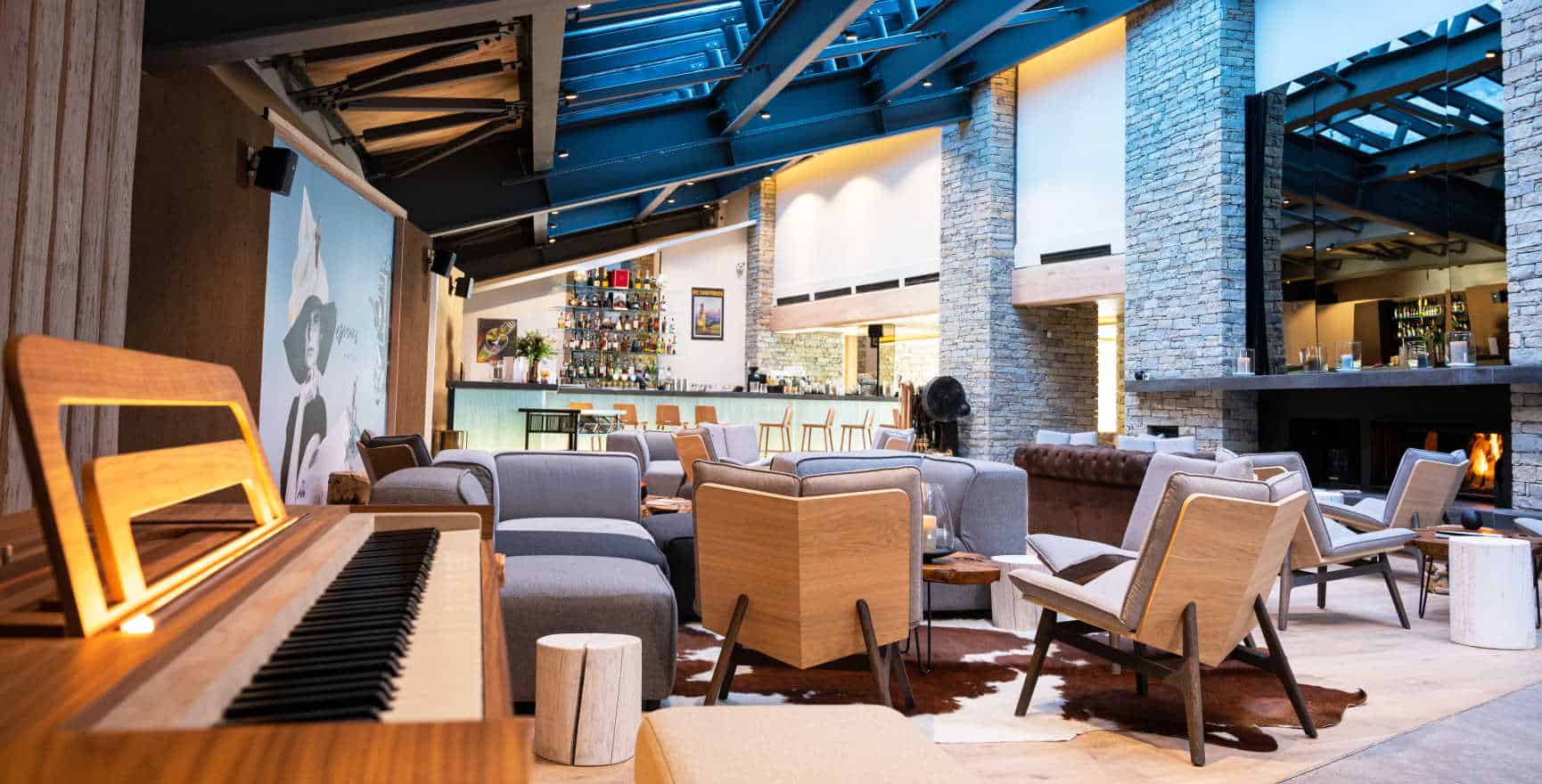 07 - bar l'icebreaker salle principale. pianojpg