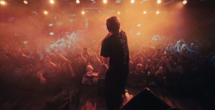 Orelsan sur scene Strike à Tignes