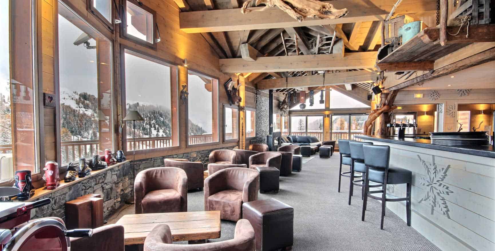 Table du Carlina - bar intérieur