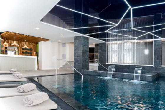 HA╠â┬┤tel VoulezVous - Piscine 04