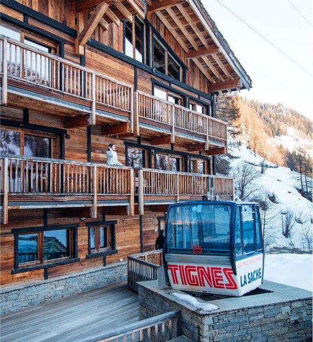 Simply enjoy your stay in one of our chalet style hotel 🤩⛷️🏨
Please click link in BIO to book your best snow experience 🎯

#LesEtincelles #Tignes #TignesAddict
#AreYouExperienced #SkiHolidays #SkiTime
#BestHolidays #MountainAsAnArtDeVivre #MountainAsaLifeStyle #EnjoyingNature