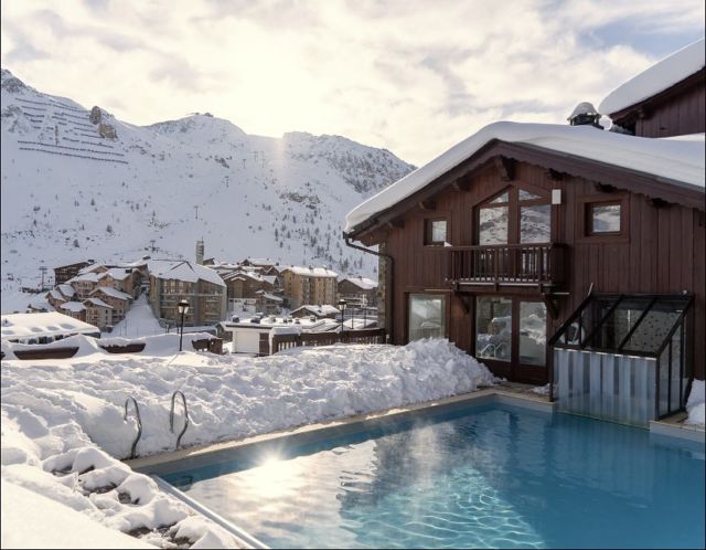 Simply enjoy your stay in one of our chalet style hotel 🤩⛷️🏨
Please click link in BIO to book your best snow experience 🎯

#LesEtincelles #Tignes #TignesAddict
#AreYouExperienced #SkiHolidays #SkiTime
#BestHolidays #MountainAsAnArtDeVivre #MountainAsaLifeStyle #EnjoyingNature