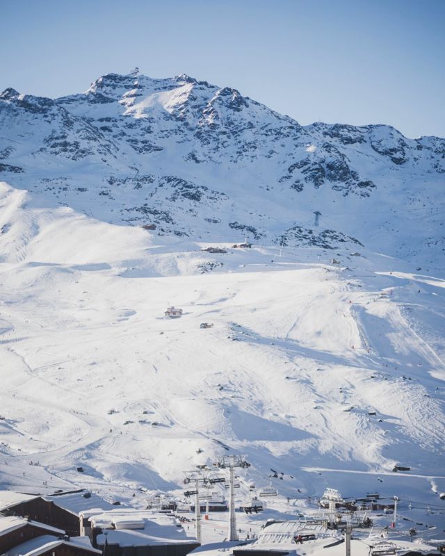This winter enjoy a moment in the high mountains ✨ 

#EtincellesCollection #HotelKohINor #ValThorens