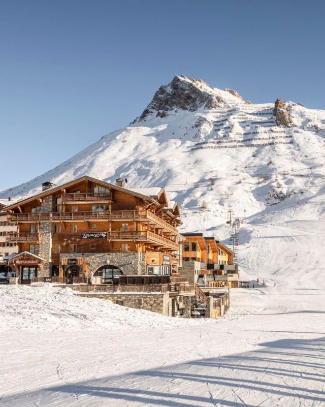 Winter has already begun for the @levannatignes @lescampanules and @hotelkohinor hotels ✨ 

Book your trip to start your adventure with the link in our Bio and find out your next snowy happiness ❄️ 

________ 

#EtincellesCollection #Tignes #ValThorens #Hotel #HotelSpa #FrenchAlps #AlpsMountains #Savoie #SavoieMontBlanc
