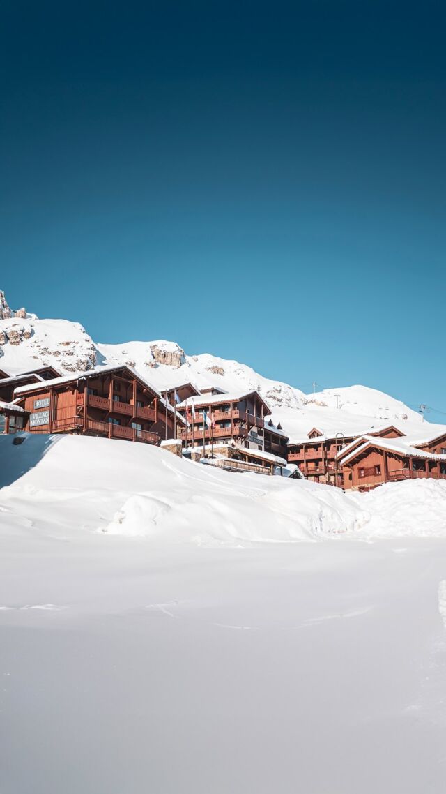 Ils ouvrent dans moins d’un mois ✨ 

Le @hotelkohinor à Val Thorens, @lescampanules et le @villagemontanatignes à Tignes le Lac ouvriront leurs portes le 29 novembre 📍 

Profitez d’un séjour au cœur des montagnes, avec des expériences uniques et un confort exceptionnel. Prêts à vivre l’hiver avec nous ? ❄️ Réservez dès maintenant. 

____________ 

Winter is just around the corner, and our doors are opening soon! ✨ 

In less than a month, Koh-I Nor in Val Thorens, Les Campanules, and Village Montana in Tignes le Lac will open their doors on November 29th! Enjoy a stay in the heart of the mountains, with unique experiences and exceptional comfort. Ready to experience winter with us? ❄️ Book now. 

____________ 

#HotelKohINor #LesCampanules #VillageMontanaTignes #LesEtincellesCollection #ValThorens #TignesLeLac #WinterSeason #MountainEscape #OpeningSoon #BookYourStay