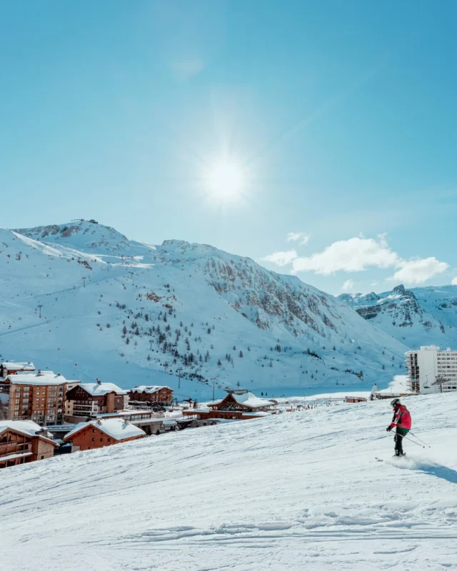 Ici, chaque descente commence à votre porte et se termine au pied de votre hôtel ✨

Nos établissements ski-in / ski-out vous offrent un accès direct aux pistes, pour une expérience sans contrainte où chaque instant compte. L’hiver se vit pleinement avec la collection Etincelles !

__________

Ski straight from your door, enjoy without limits ✨

Here, every run starts at your doorstep and ends right at your hotel. Our ski-in / ski-out hotels offer direct access to the slopes, ensuring a seamless experience where every moment matters. The perfect winter is with Etincelles. ✨

__________

#EtincellesCollection #SkiInSkiOut #SkiLuxury #MountainEscape #WinterDream #AlpineExperience