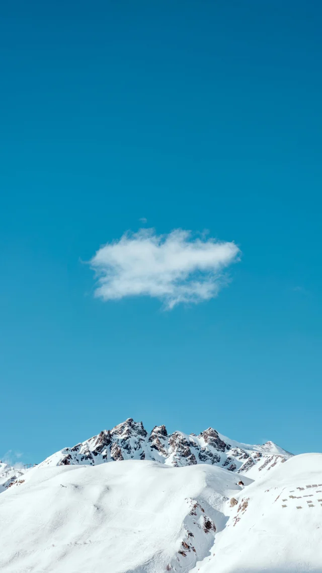 Une saison magique, rendue possible grâce à vous ✨
La saison d’hiver est terminée, et comme chaque année, elle laisse derrière elle de merveilleux souvenirs partagés au sommet.
Nous remercions chaleureusement toutes les équipes Étincelles Collection qui ont fait briller cette saison dans chacun de nos établissements. Merci à nos collaborateurs, fournisseurs, producteurs, artisans... et bien sûr à nos hôtes, venus nombreux vivre l’expérience unique de la montagne avec nous.
Cap sur l’été désormais : réservez dès aujourd’hui votre prochain séjour au soleil, au cœur des Alpes.
___________
A magical season, made possible thanks to you ✨
The winter season has come to an end, leaving behind a trail of unforgettable memories in the mountains.
A heartfelt thank you to all the Étincelles Collection teams who made this season shine across our iconic destinations.
To our collaborators, suppliers, producers, artisans—and of course our guests—thank you for making this winter so special.
Now it’s time to look ahead to summer. Book your sunny alpine getaway today and experience the mountains in a whole new light.
__________
#EtincellesCollection #ThankYou #EndOfSeason #WinterMemories #AlpineLife #Hiver2025 #MountainExperience #SkiSeason #SummerInTheAlps #MountainGetaway #Tignes #ValThorens #AlpedHuez #LesArcs #BellePlagne #Savoie