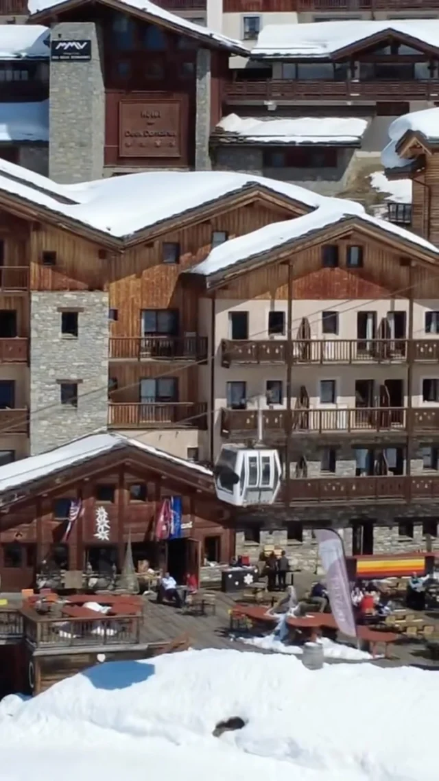 Derniers moments au soleil au @carlinabelleplagne du côté de la Plagne ✨

Notre hôtel le Carlina ferme ses portes ce 12 avril et se préparera pour la saison d’été.

—

Last moments in the sun at the Carlina in Belle-Plagne ✨

Our hotel, the Carlina, closes its doors on April 12 and will begin preparing for the summer season.

—

#CarlinaBellePlagne #EtincellesCollection #BellePlagne #LaPlagne #Closing
