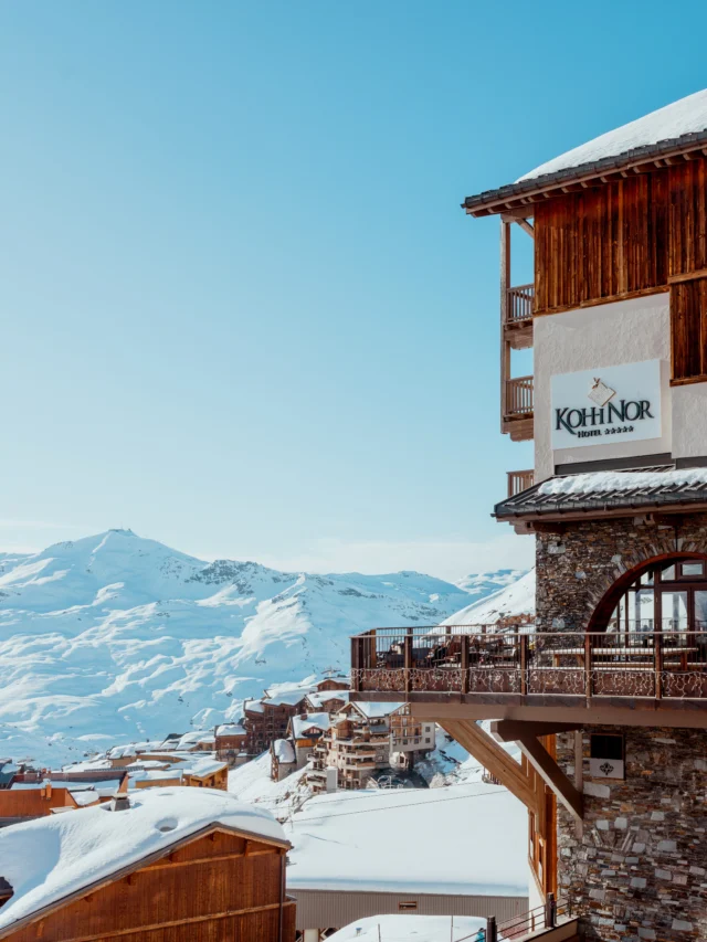 Dernière semaine pour profiter des plus belles destinations de ski des Alpes : on est là pour vous ✨

Profitez d'un accès direct aux pistes et d'un confort absolu après l'effort. La neige de printemps n'a jamais été aussi belle ⛷️

---

Last week to enjoy the best ski destinations in the Alps: we’re here for you ✨

Enjoy direct access to the slopes and total comfort after a day on the mountain. Spring snow has never been this beautiful ⛷️

--- 

#SkiHolidays #SpringSkiing #EtincellesCollection #FrenchAlps #SkiInSkiOut
