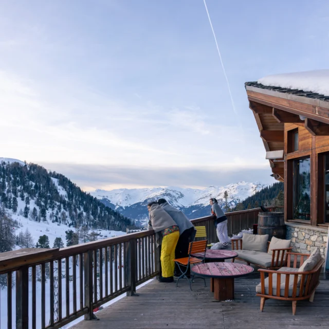 L'hiver 2026 ou des souvenirs qui resteront gravés pour toujours ✨

---

Winter 2026: Memories That Will Last a Lifetime ✨

---

#WinterMemories #Throwback #EtincellesCollection #AlpineVibes #MountainLife