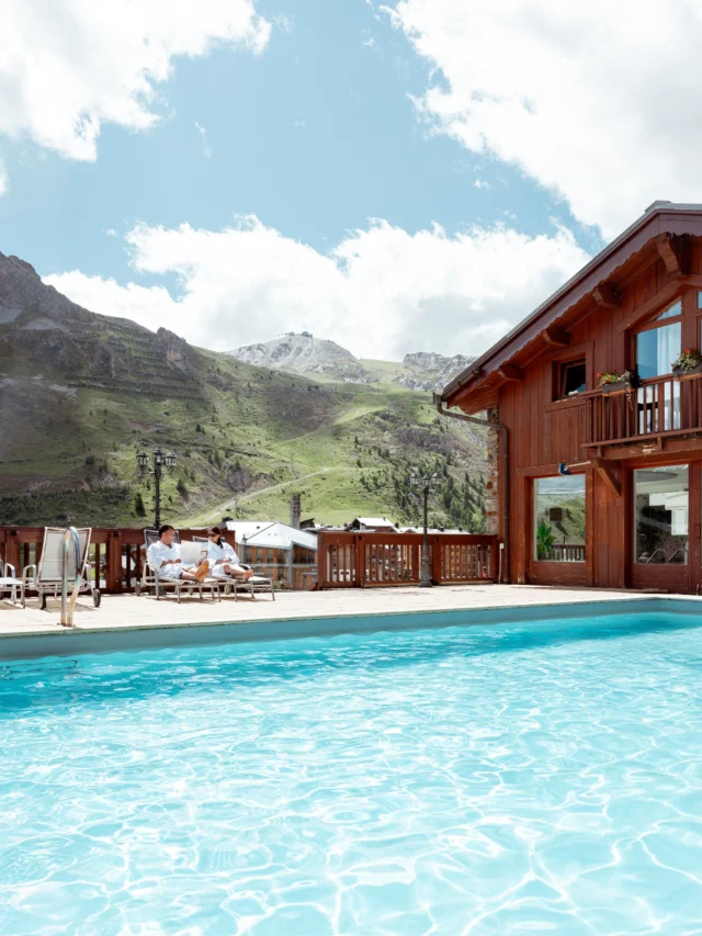 L'été dans les Alpes est un secret merveilleusement bien gardé ✨

Des températures idéales, des paysages grandioses et une tranquillité absolue. Prêts à découvrir ce paradis ? 🌲

---

Summer in the Alps is a wonderfully well-kept secret ✨

Ideal temperatures, grandiose landscapes, and absolute tranquility. Ready to discover this paradise? 🌲

---

#SummerInTheAlps #EtincellesCollection #HiddenGem #MountainSummer #NatureEscape