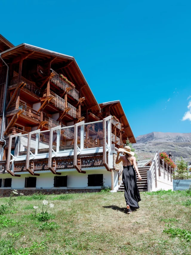 Dès demain, certains de nos hôtels rouvrent enfin leurs portes pour l'été ✨

C'est le moment idéal pour réserver votre séjour au grand air. Venez profiter de la douceur et de la fraîcheur alpine ☀️

---

Starting tomorrow, some of our hotels are finally reopening their doors for the summer ✨

Now is the perfect time to book your getaway in the great outdoors. Come enjoy the mild, refreshing Alpine climate ☀️

---

#SummerOpening #EtincellesCollection #SummerHolidays #FrenchAlps #BookNow