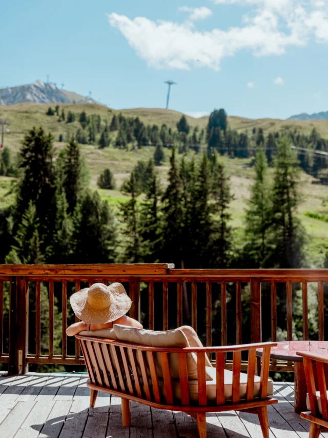 Découvrez les Alpes sous un tout nouveau jour ✨

Loin de l'agitation, la montagne en été offre une parenthèse de sérénité absolue. Une expérience à vivre au moins une fois 🌿

---

Discover the Alps in a whole new light ✨

Far from the hustle and bustle, the mountains in summer offer a parenthesis of absolute serenity. An experience to live at least once 🌿

---

#SummerAlps #MountainLife #EtincellesCollection #PeacefulRetreat #NatureLovers