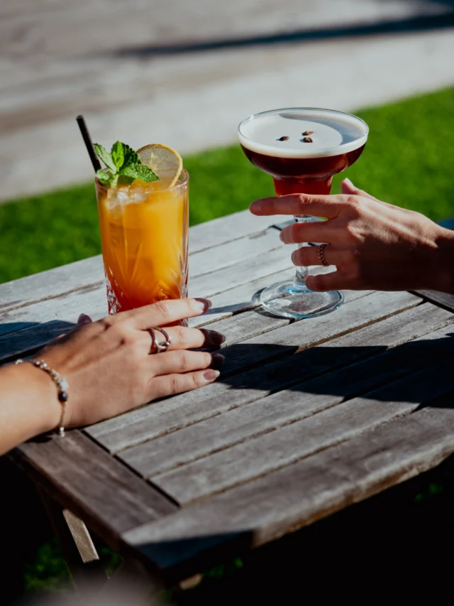 L’été au sommet prend tout son sens sur notre terrasse baignée de soleil ✨

Au Chamois d’Or à l’Alpe d’Huez, chaque instant de détente s’accompagne d’un panorama majestueux. L’endroit idéal pour savourer la douceur alpine après une journée d’exploration.

---

Summer at the top takes on its full meaning on our sun-drenched terrace ✨

At the Chamois d’Or in Alpe d’Huez, every moment of relaxation comes with a majestic panorama. The perfect place to savor the Alpine gentleness after a day of exploration.

---

#AlpeDHuez #ChamoisDOr #EtincellesCollection #SummerAlps #MountainTerrace