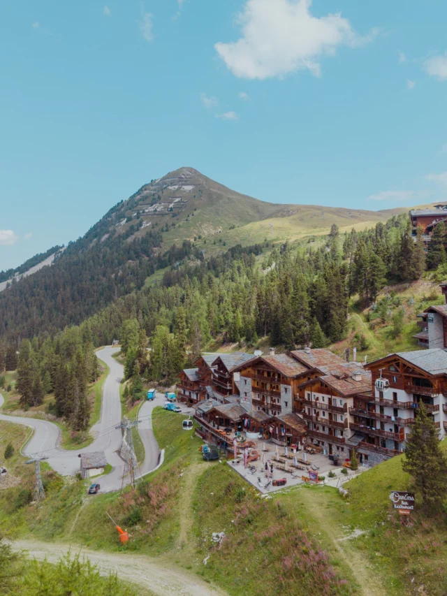 L’été prend de la hauteur au Carlina ✨

À Belle-Plagne, les journées se dessinent entre les alpages, la lumière des sommets et les instants partagés en terrasse.

Prendre le temps de respirer, de s’éloigner du rythme quotidien et de savourer l’été, simplement.

---

Summer rises to new heights at Carlina ✨

In Belle-Plagne, days unfold between alpine meadows, mountain light and moments shared on the terrace.

Take the time to breathe, step away from the everyday pace and simply enjoy summer.

---

#EtincellesCollection #CarlinaBellePlagne #BellePlagne #SummerInTheAlps #MountainEscape