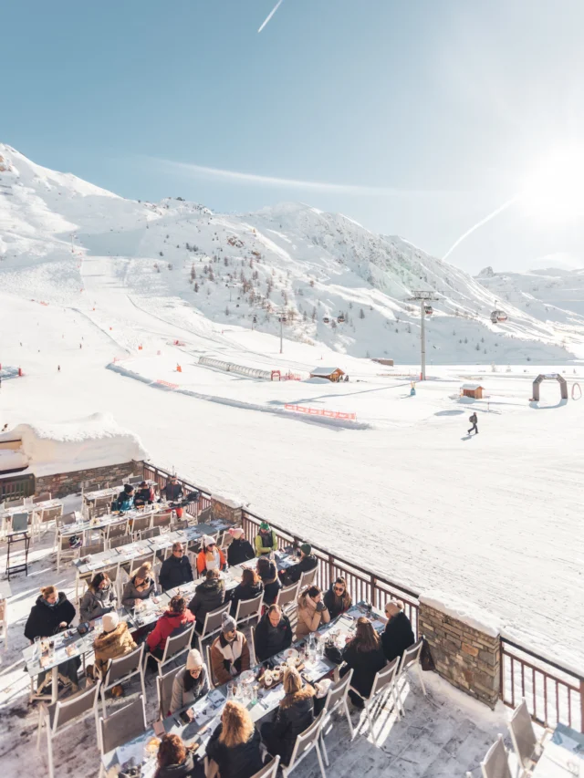 Une table face aux sommets, une cuisine qui réchauffe, et Tignes sous la neige. Cet hiver, retrouvez l’esprit du Pompon au cœur du Levanna ✨

---

A table facing the peaks, comforting cuisine, and snow-covered Tignes. This winter, rediscover the spirit of Le Pompon at the heart of Le Levanna ✨

---

#EtincellesCollection #LePompon #LeLevanna #Tignes #AlpineDining