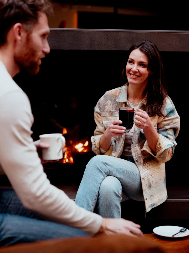 L’après-ski commence ici ✨

Après les pistes, place aux instants qui prolongent la journée. Au VoulezVous, les retrouvailles se vivent autour d’un cocktail, d’une conversation et d’une énergie que l’on ne retrouve qu’en montagne.

---

Après-ski starts here ✨

After the slopes, it is time for the moments that make the day last longer. At VoulezVous, reunions unfold over a cocktail, a conversation and an energy found only in the mountains.

---

#VoulezVous #EtincellesCollection #Tignes #ApresSki #MountainNights